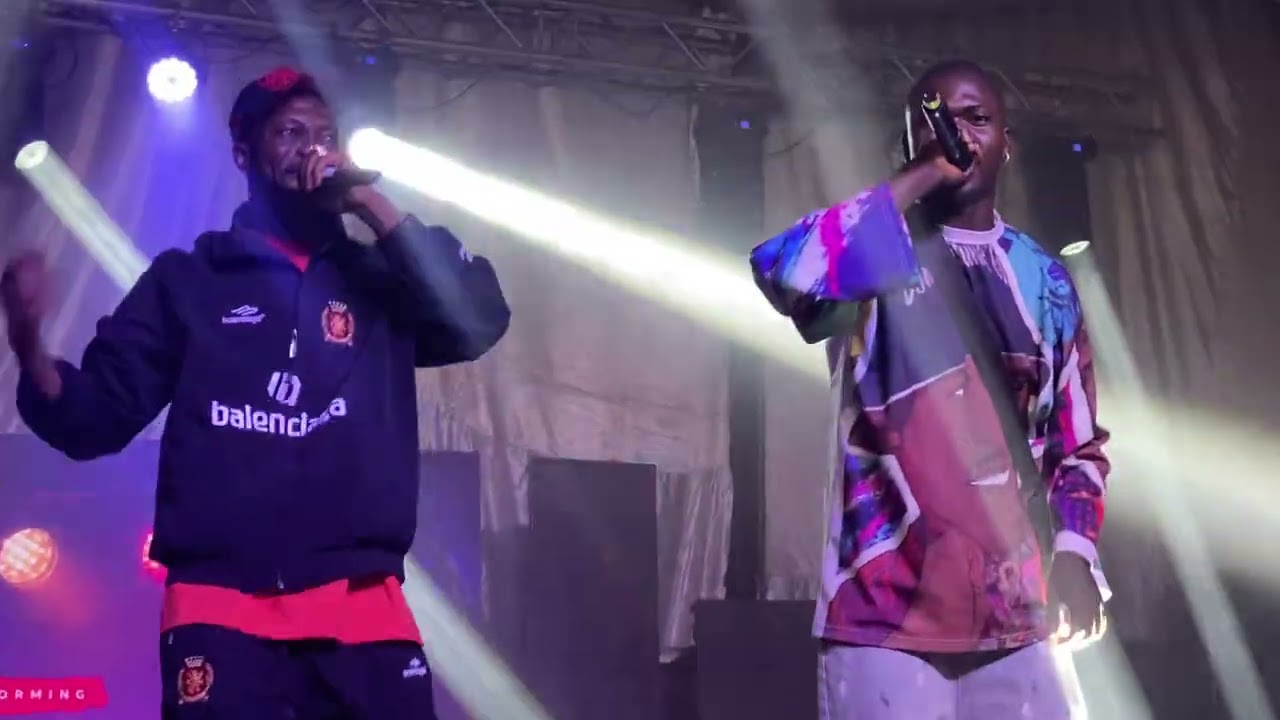 Otesh and Seyifunmi performing at Laffeteria 
