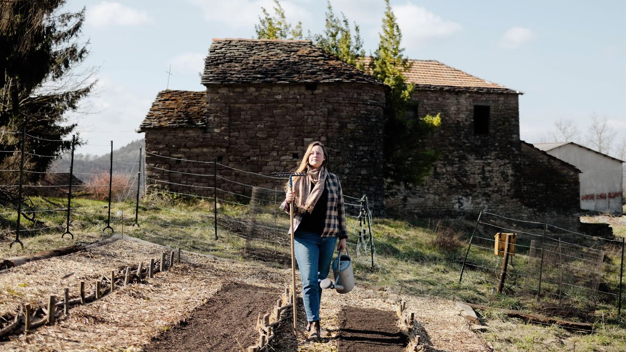 Coppicing Hazel, Weaving Fences & the Garden Taking Shape (#71)