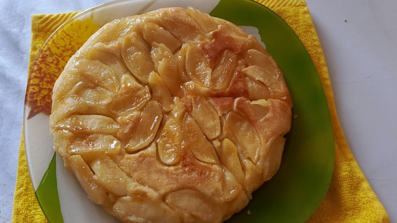 Пирог с яблоками на сковороде