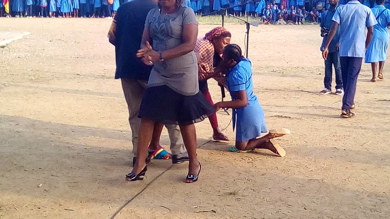 Prestation d'une jeune handicap&eacute;e au lyc&eacute;e de kekem
