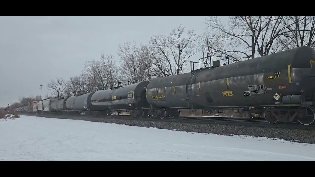 2:40 csx M368 with Csx-559/csx-581 eastbound going down the westshore at attridge road Milepost 382