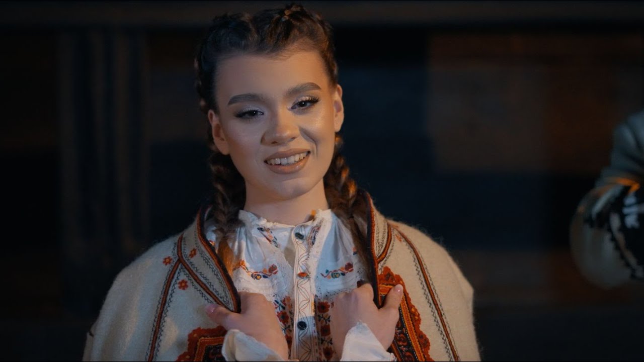 Oana Berdie ❄️ - Domnului bun, Domnului Doamne (COLIND TRADIȚIONAL) 🎄