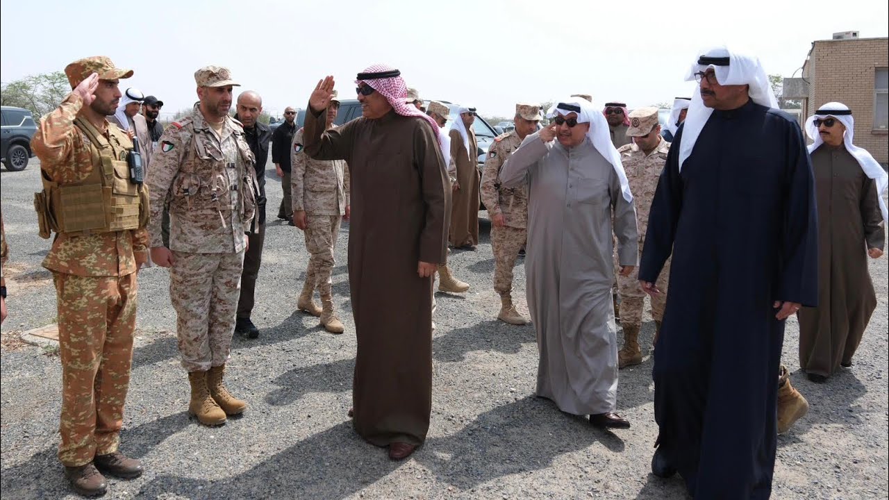 سمو ولي العهد يقوم بزيارة تفقدية لعدد من القواعد والمواقع العسكرية في البلاد