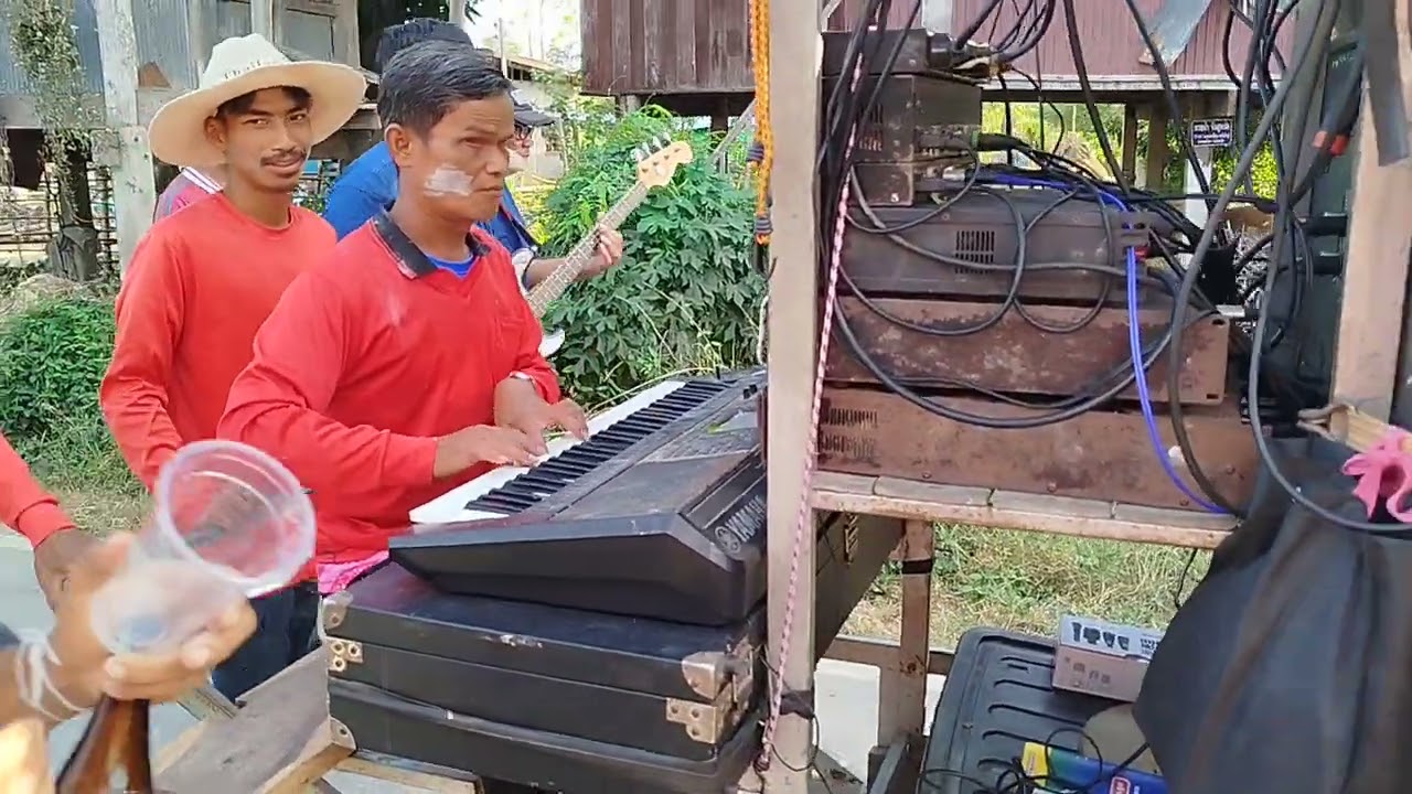 กลองยาว นางเตี้ยชาติเจริญร่วมใจ แห่นาค บ.กลาง ต.ค้อใหญ่ อ.พนมไพร จ.ร้อยเอ็ด