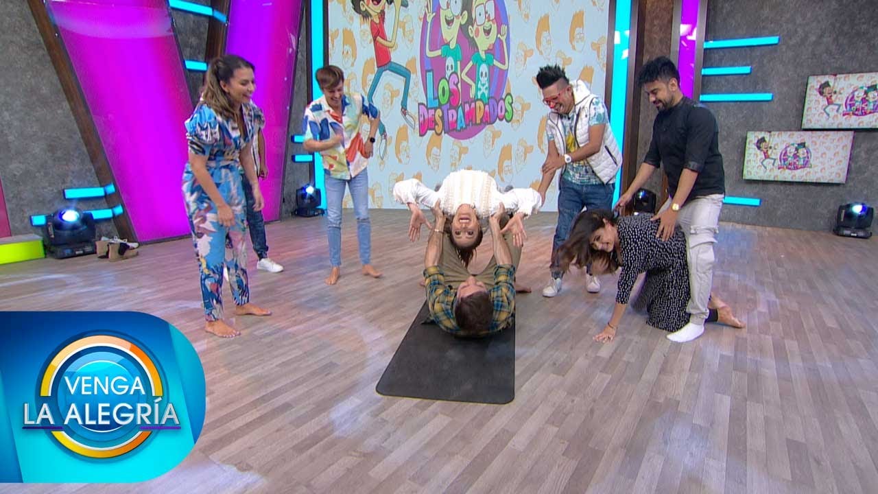 Nos jugamos el físico con las posturas extremas de yoga de Los Destrampados. | Venga La Alegría