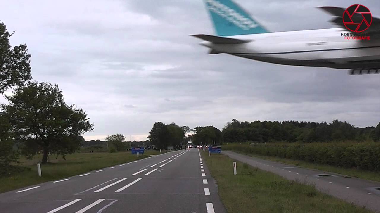 Antonov 124 landt op Vliegbasis Gilze Rijen (7 mei 2014)