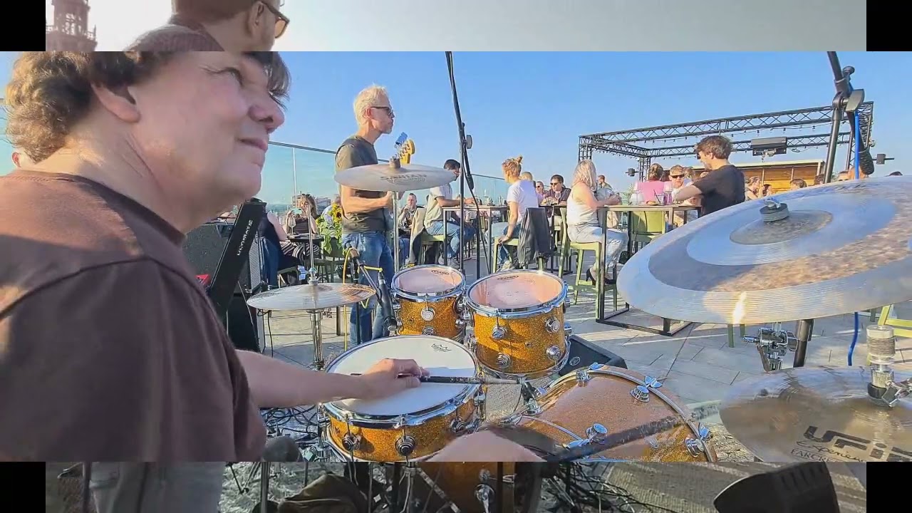 Uncool and the Gang Live in a Rooftop Session at Forum in Groningen - Free funk grooves (part 2)