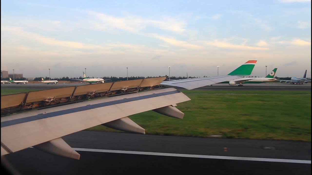 EVA AIR BR316 Landing at Taoyuan International Airport(Brisbane-Taipei)