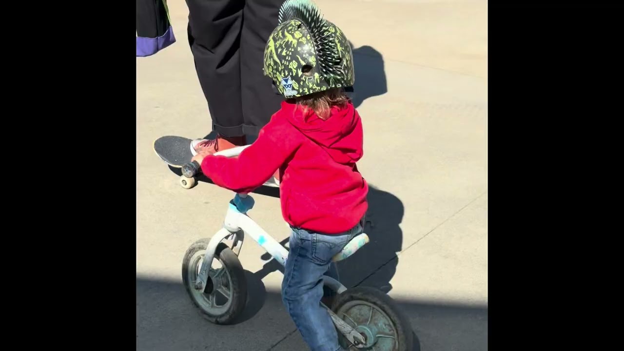 biking at the skate park #simmondsbrothers #bikelife #kidsoutdoor #letsplay #outdoors #biker 
