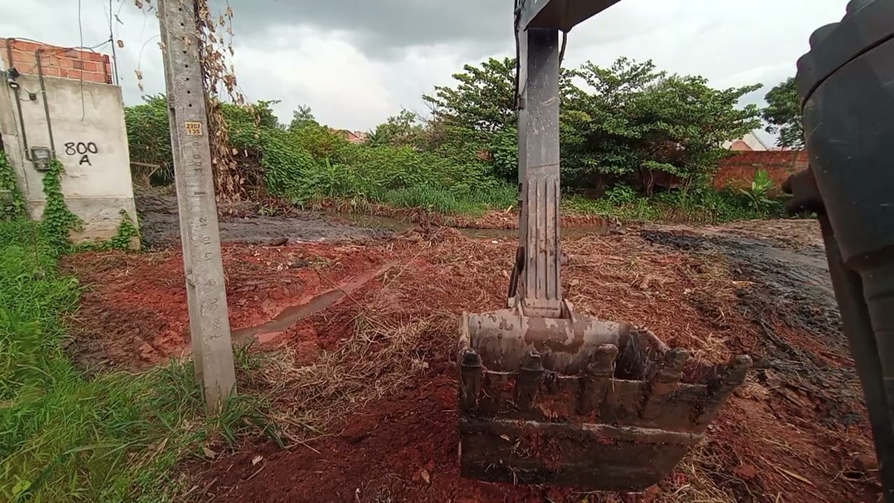 Limpeza com Escavadeira 