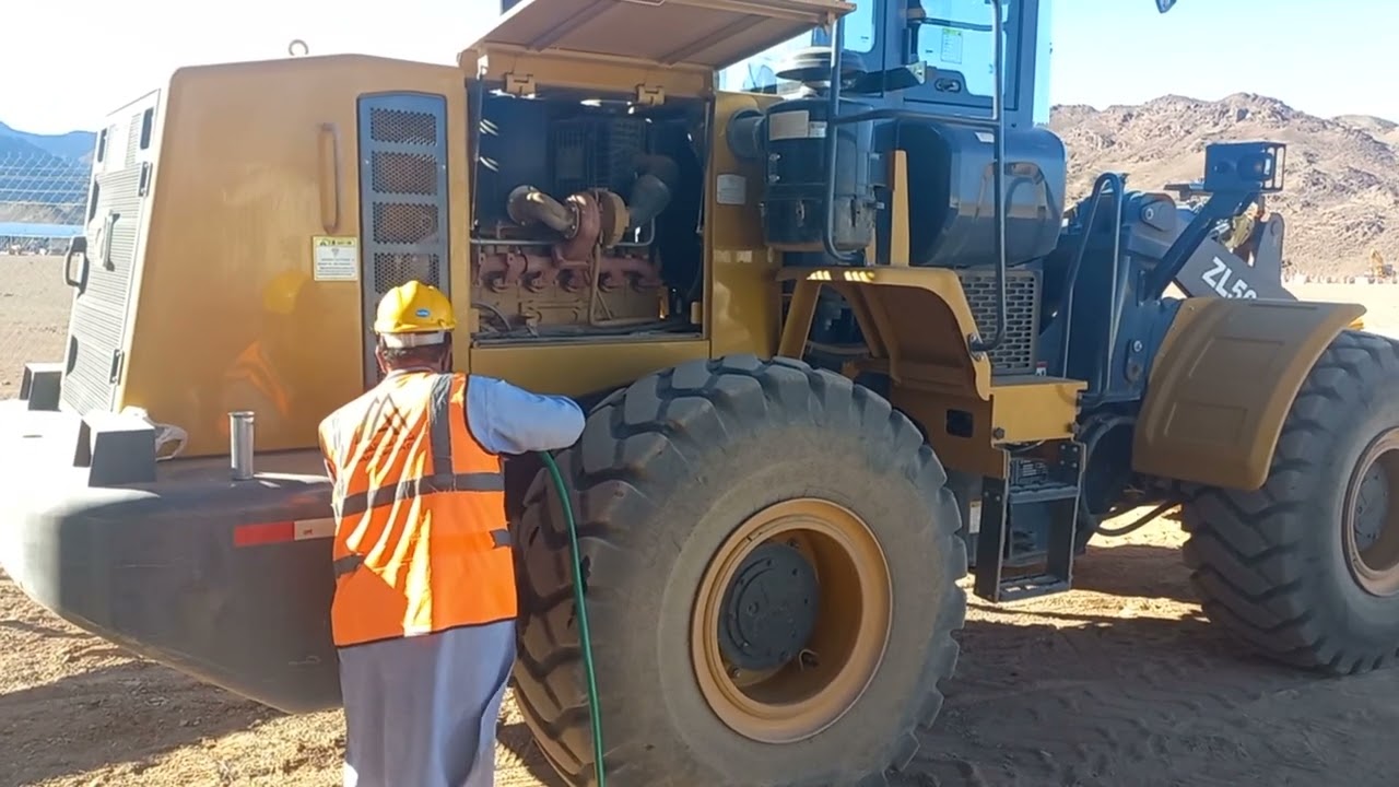 Wheel loader in fuel area for fuel tank filling