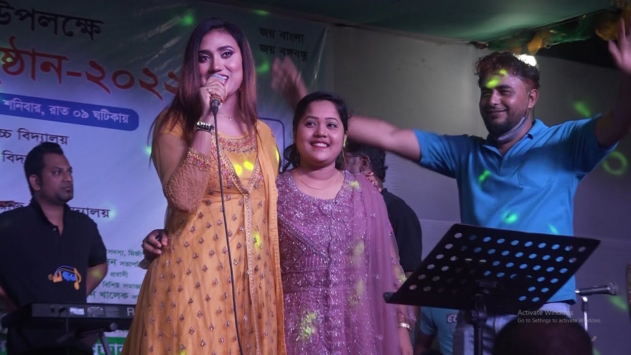শিল্পী লাইলার সাথে গান করে মঞ্চ মাতালেন