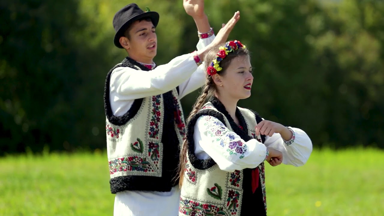 Annsamblul Zorile din Havarna jud Botosani - Tintarasul
