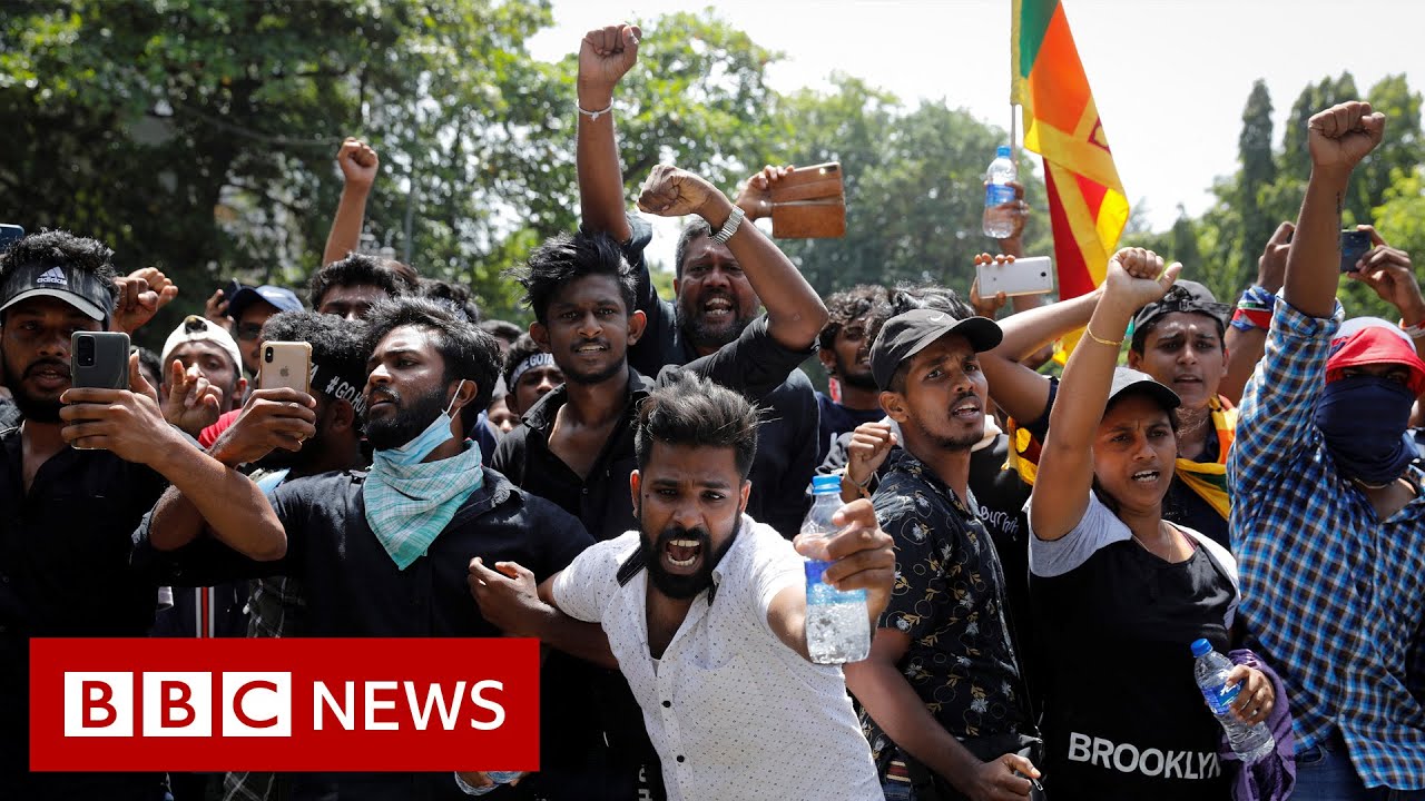 Sri Lanka protesters storm prime minister's office - BBC News