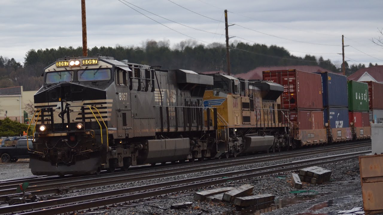 A Union Pacific SD70ACE Thundercab trailing on NS 253
