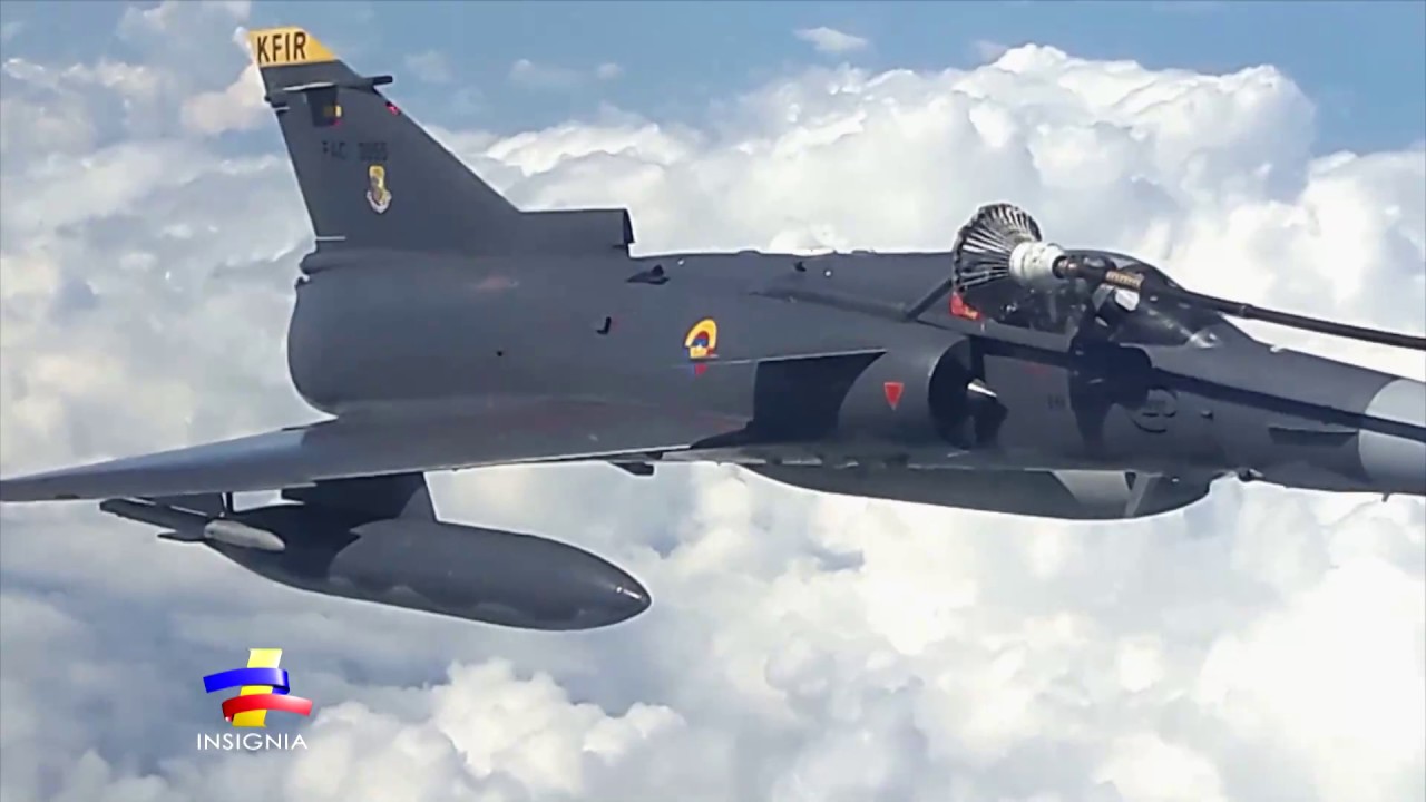 Espectacular reabastecimiento de aeronaves Kfir en pleno vuelo