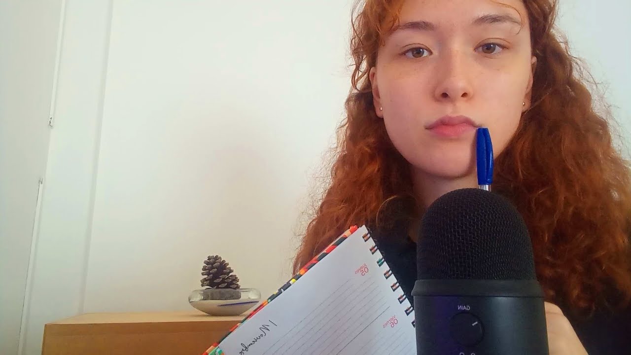 ASMR en Español | Compañera de Clase Te Saca Charla