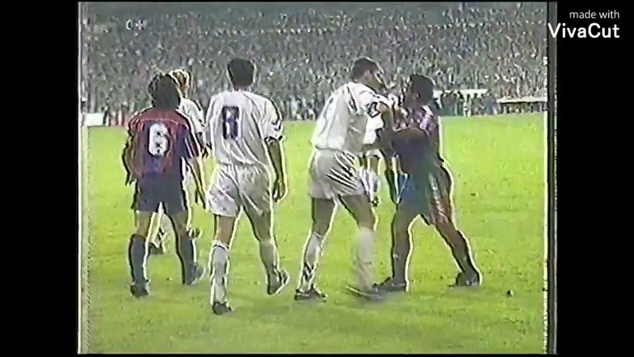 Romário e Stoichkov brigando contra jogadores do Real Madrid