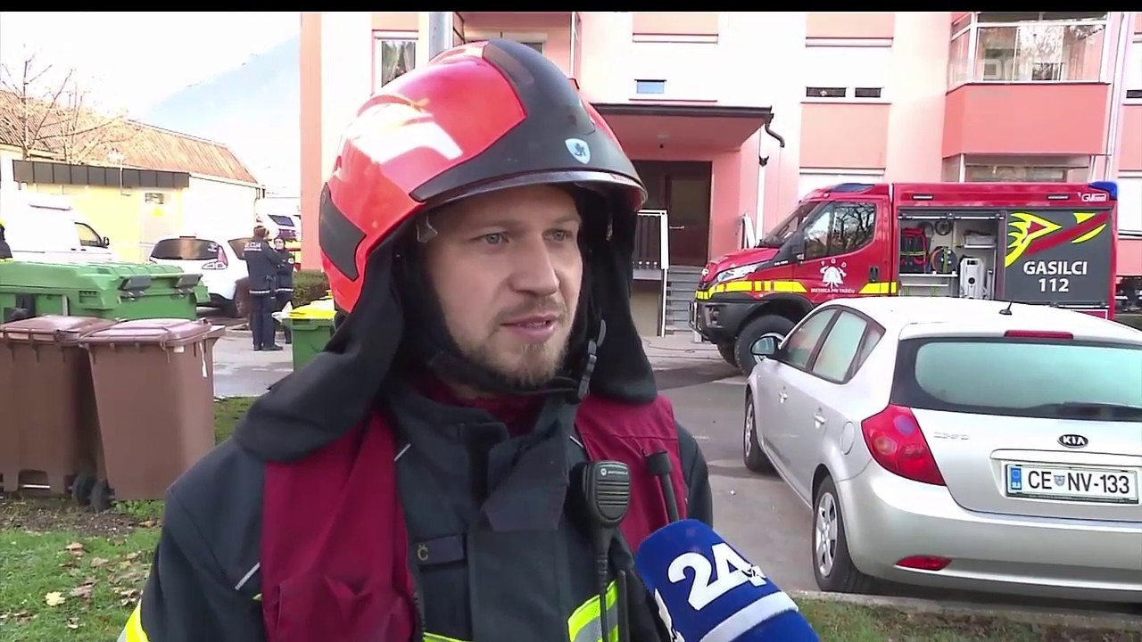 Požar v Tržiču: štirje so se nadihali dima, eden ima opekline po roki in obrazu (Prispevek 24 ur)