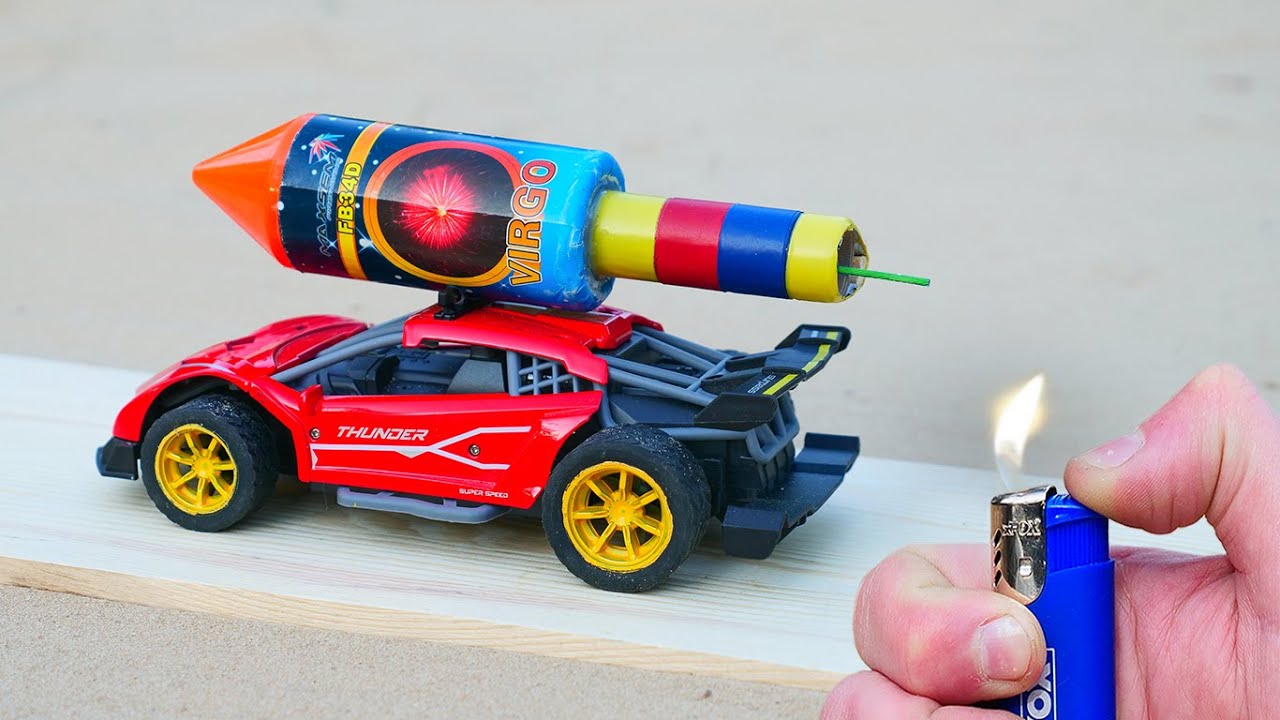 EXPERIMENT: XXL ROCKET INSTEAD OF THE ENGINE IN A CAR