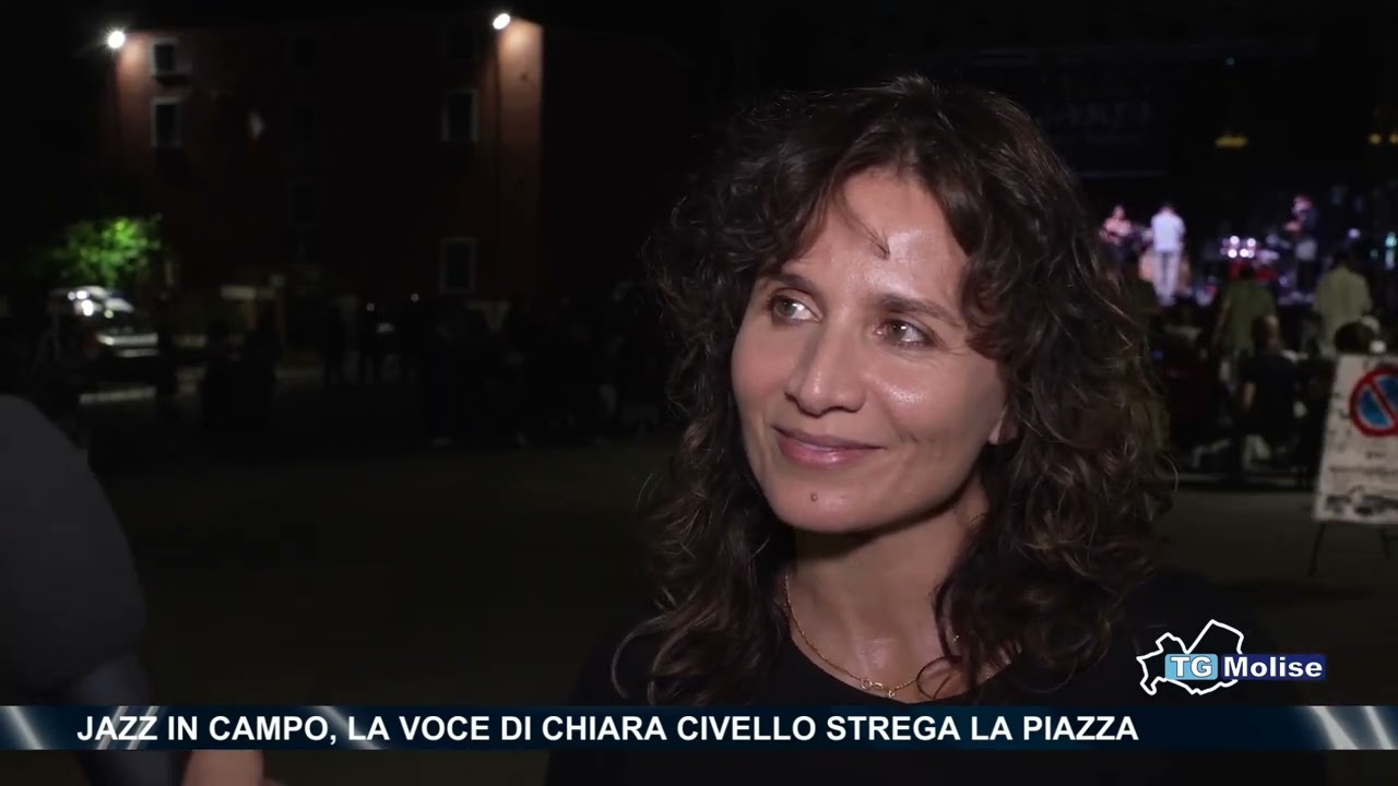 Jazz in campo, la voce di Chiara Civello strega la piazza