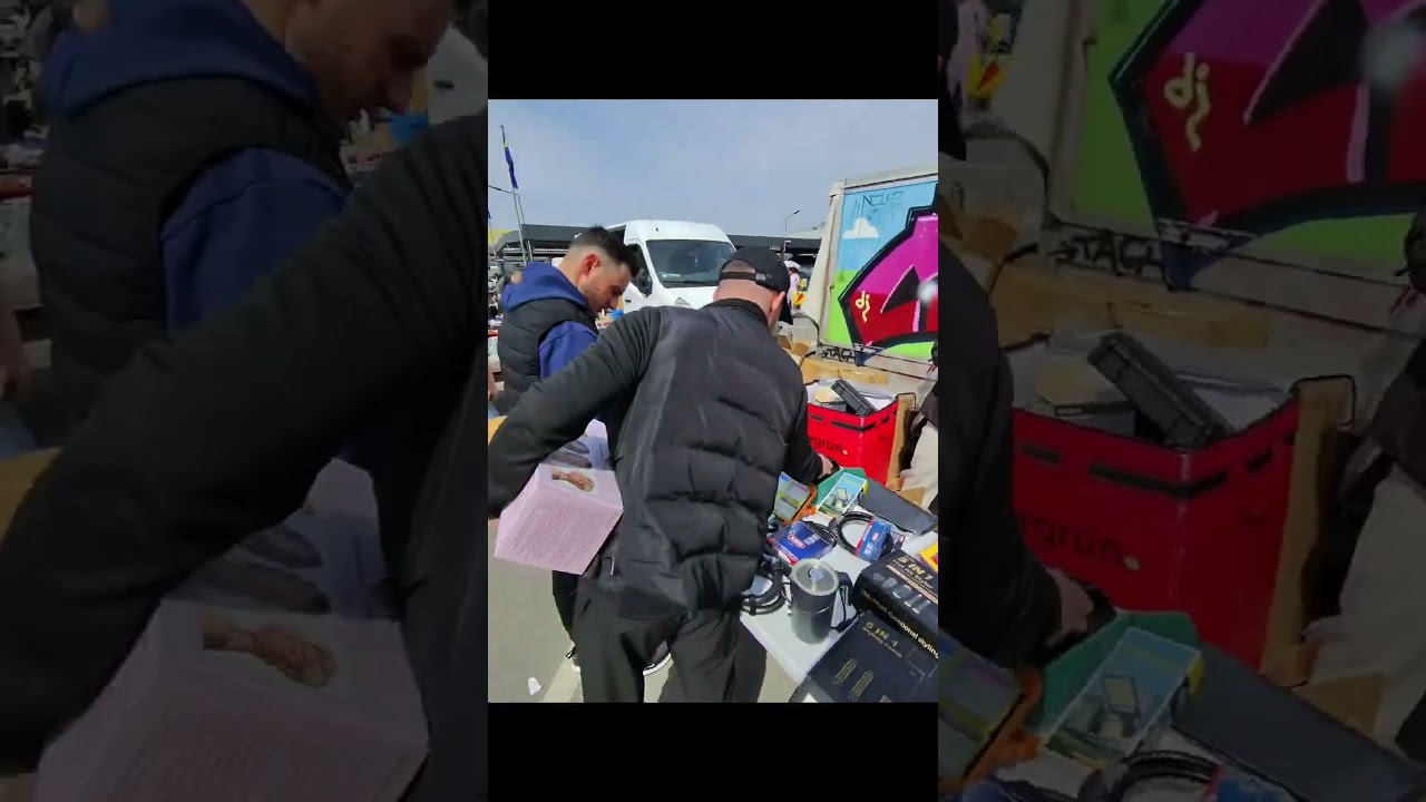 Flohmarkt targ staroci Berlin Marienfelde na parkingu sklepu Metro #berlin #flohmarkt #vintage 