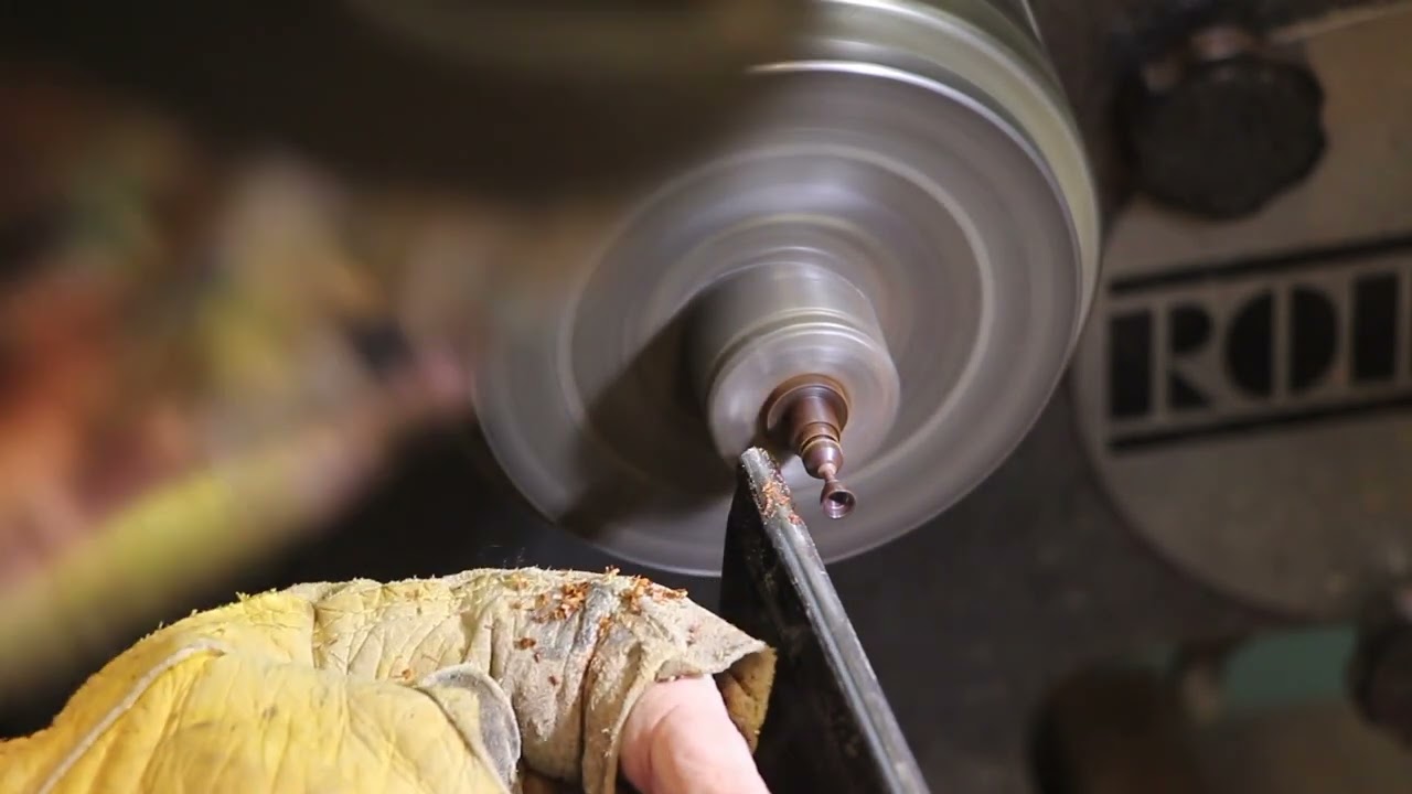 Woodturning Miniature goblet Tournage sur bois d'une Coupe miniature