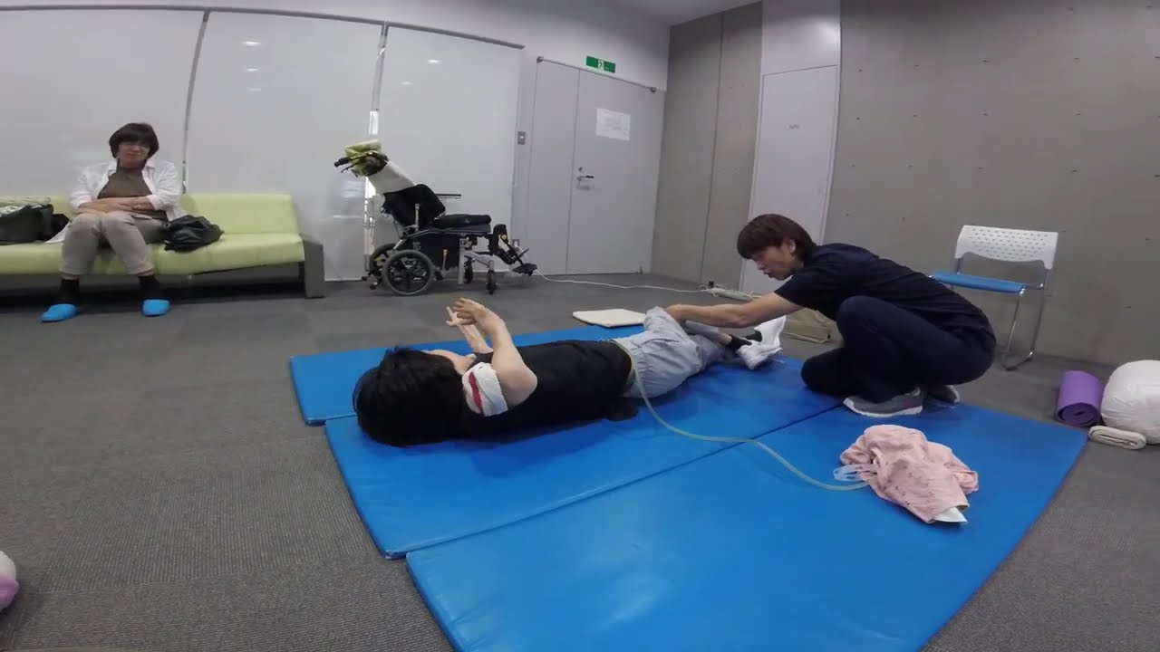 脊髄損傷　C６.7 寝返り動作の練習