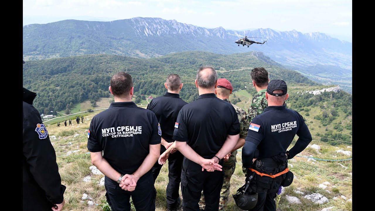 Ministar Vulin na vežbi SVS-a i 63. padobranske brigade VS