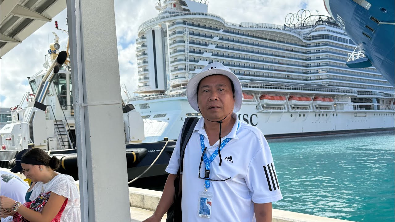 Sáu du thuyền trên dưới 30 ngàn du khách tiếng vào cảng  Nassau Bahamas
