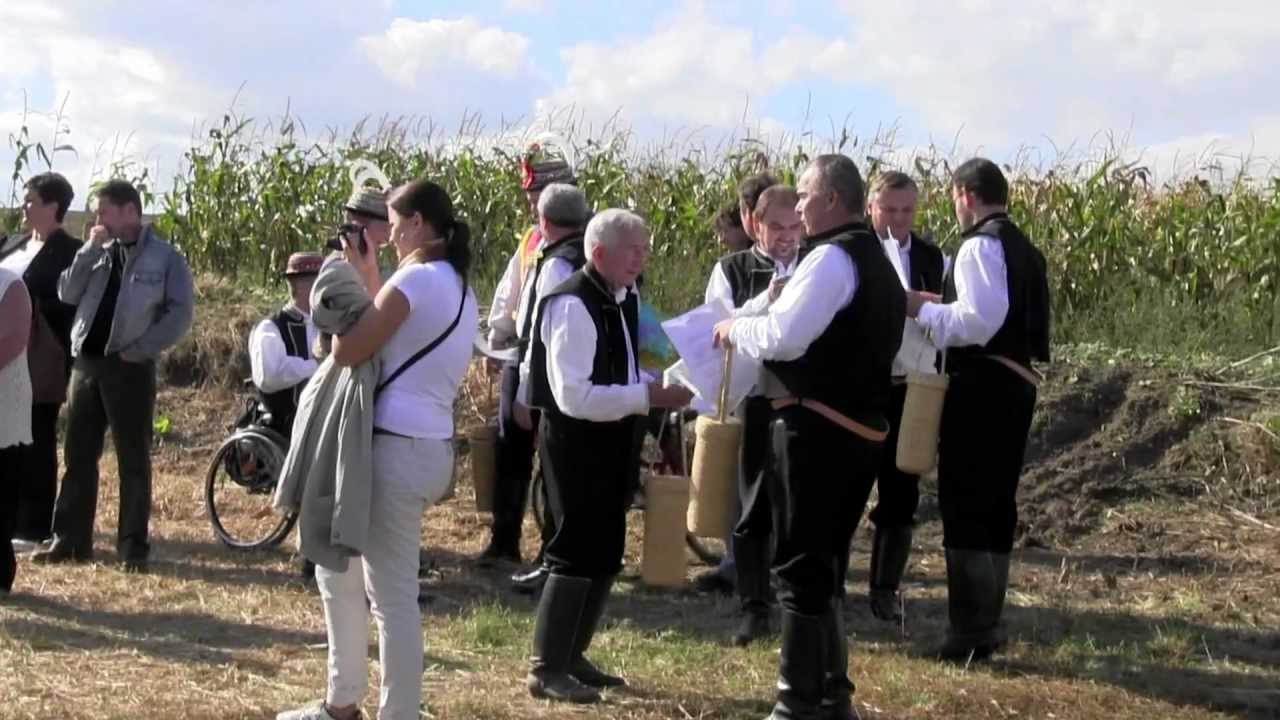 VĚTEŘOV u Kyjova-OSLAVA POSVĚCENÍ VÉGROVA KŘÍŽE-před slavnostním aktem
