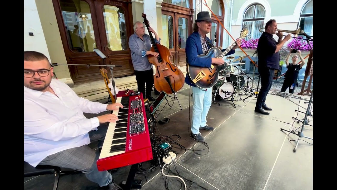 Varga Tivadar Quartet feat & Gyárfás István Gyafi  - Gipsy Blues
