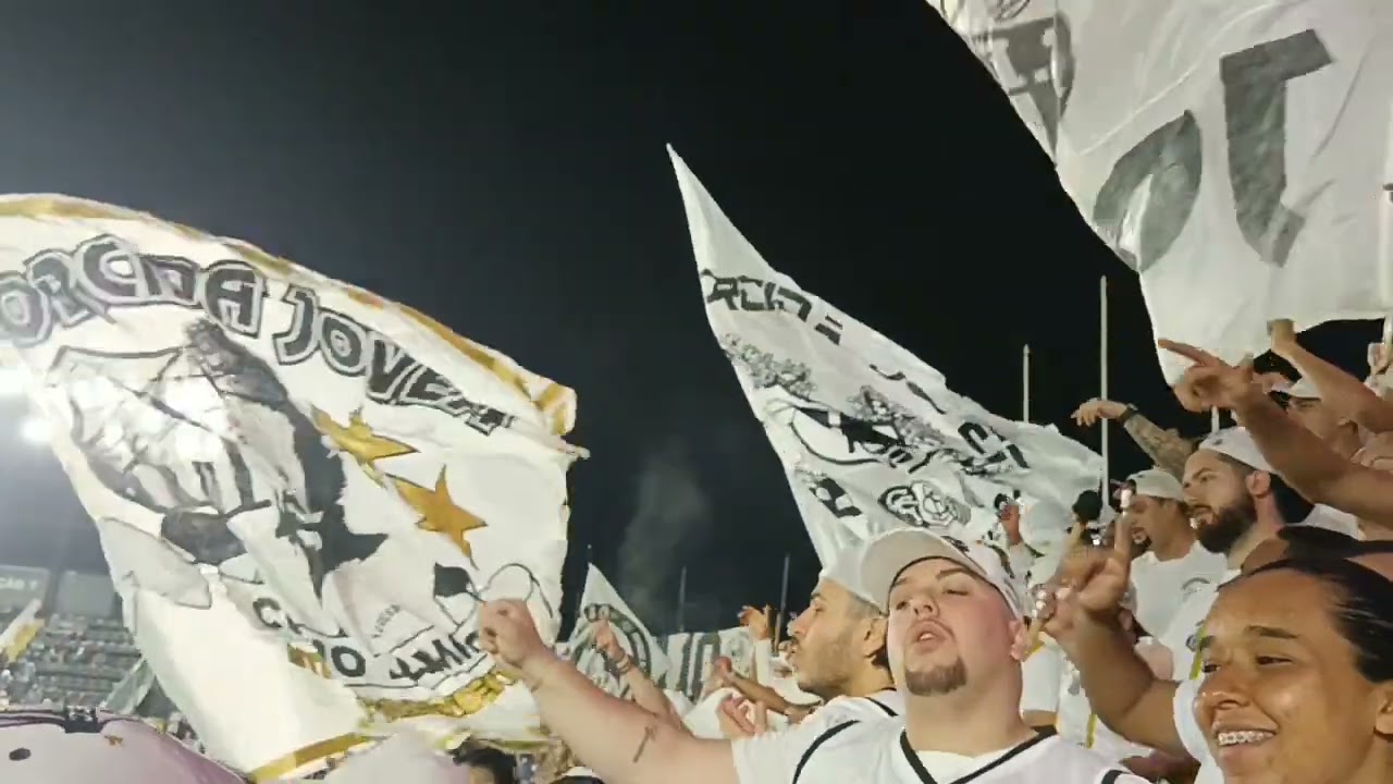 A volta das bandeiras de mastro da Torcida Jovem do Santos na Vila Belmiro🏳️