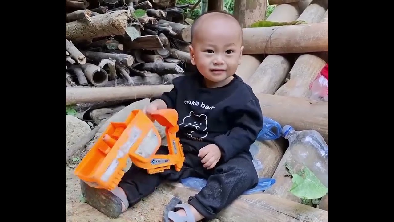 &ldquo;Single Mother Finishes Building Chicken Coop After a Day of Hard Work | Inspiring Village Life&rdquo;