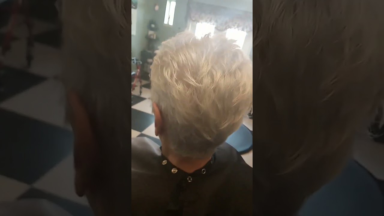 Beautiful Short Haircut for older Women