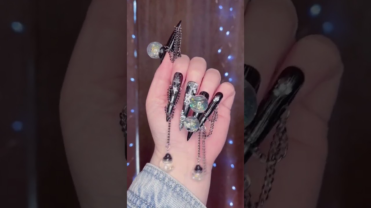 Krampus baddie snow globe nails 🖤☃️💀❄️ #nailart #nails #holidaynails #2022