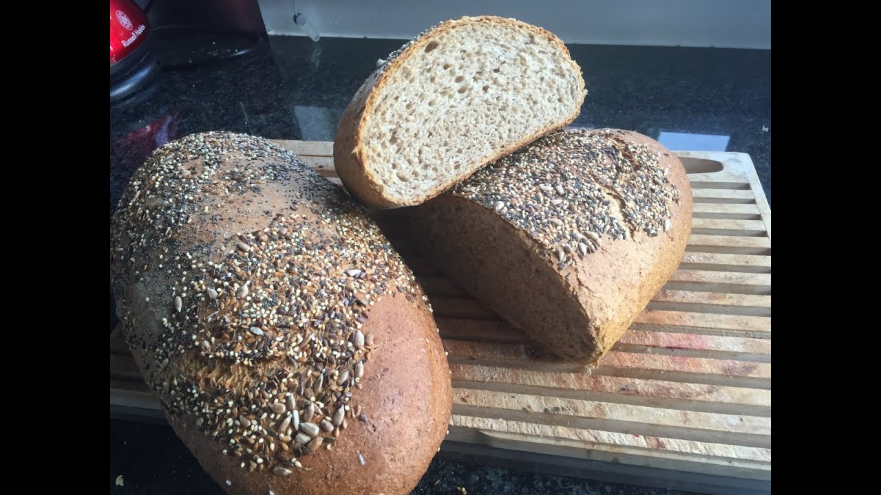 Zuurdesem volkorenbrood (Sourdough wholemeal bread)