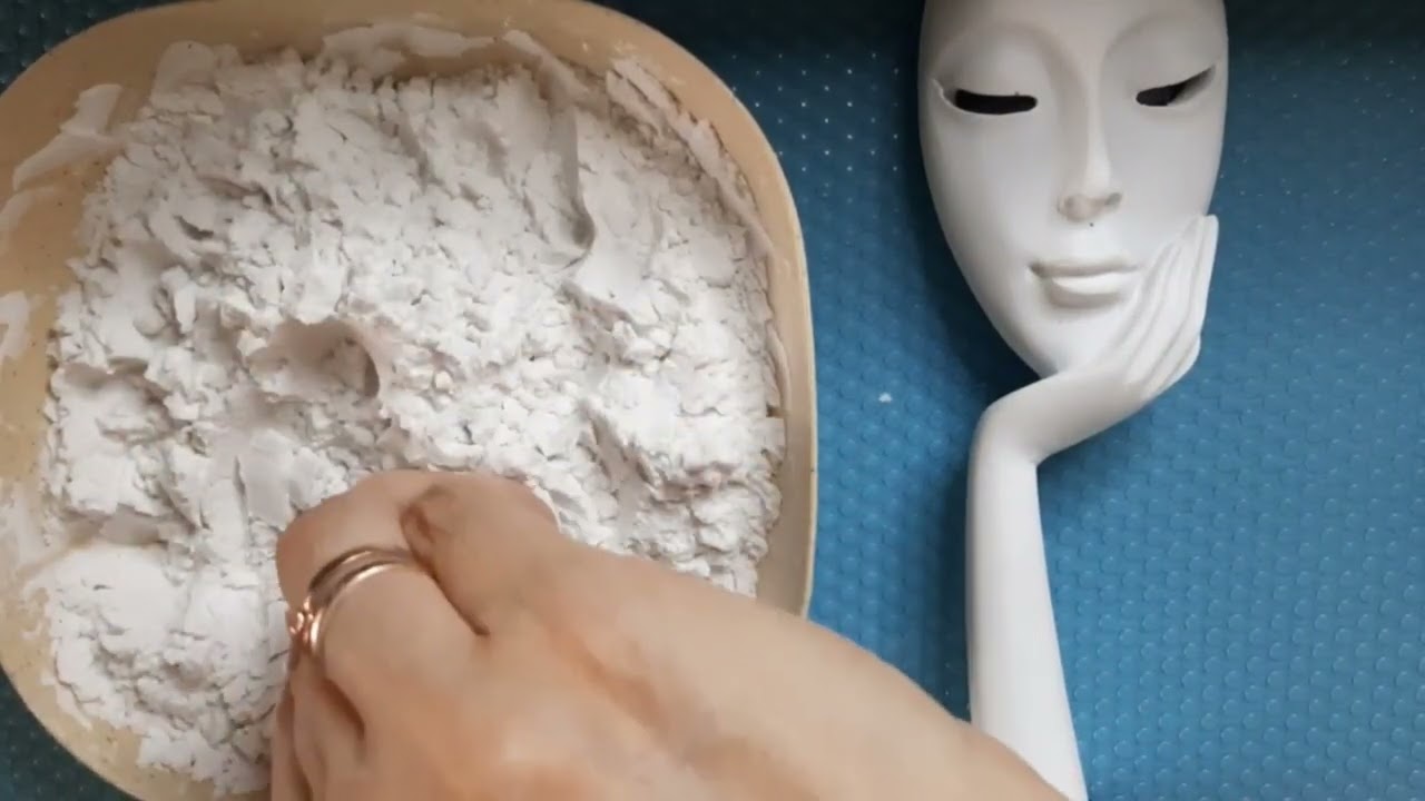 Listen to the sounds of starch - it looks like the crunch of snow and a plastic heart. ASMR