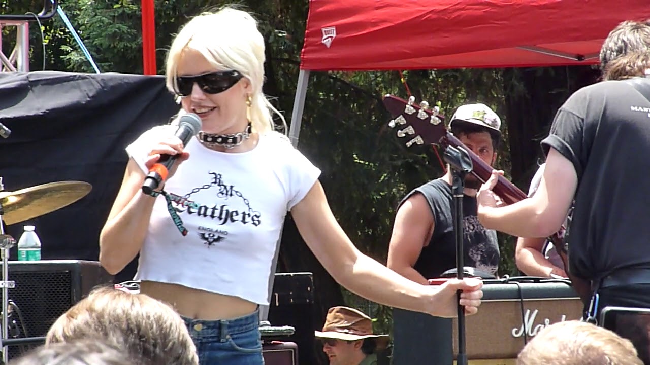Amyl & The Sniffers – “GFY” (w/ John Waters intro) - Live 07-06-2019 - Burger Boogaloo - Oakland, CA