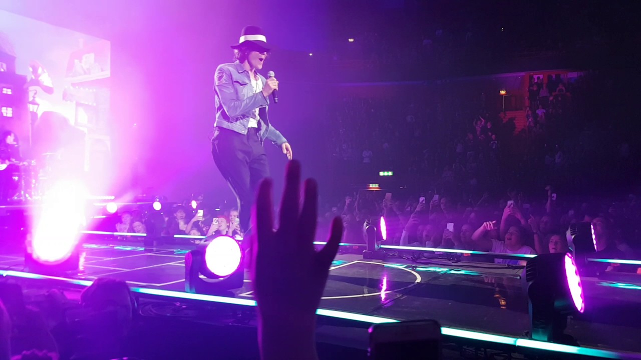 Håkan Hellström - Man måste dö några gånger innan man kan leva live Globen 2016