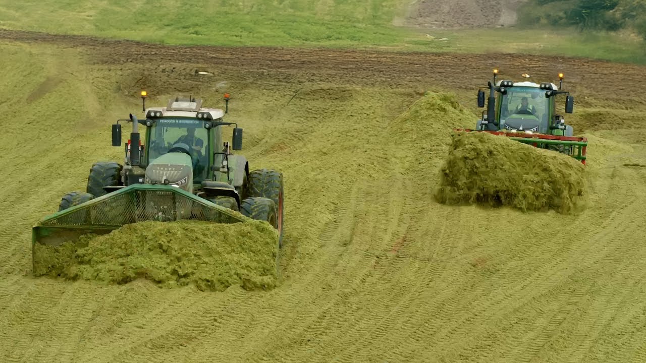 TWO FENDT 900 VARIOS DEMO THE NEW ERGOSTEER