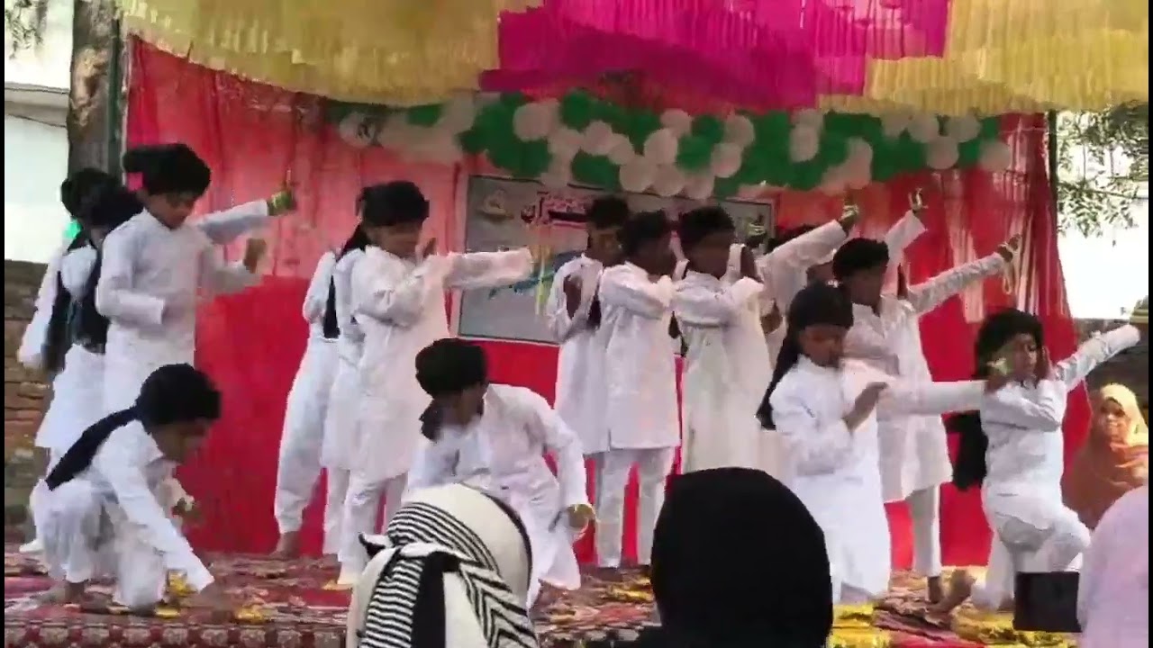 Maktab ke salana  jalse ka ek dilakash Manzar