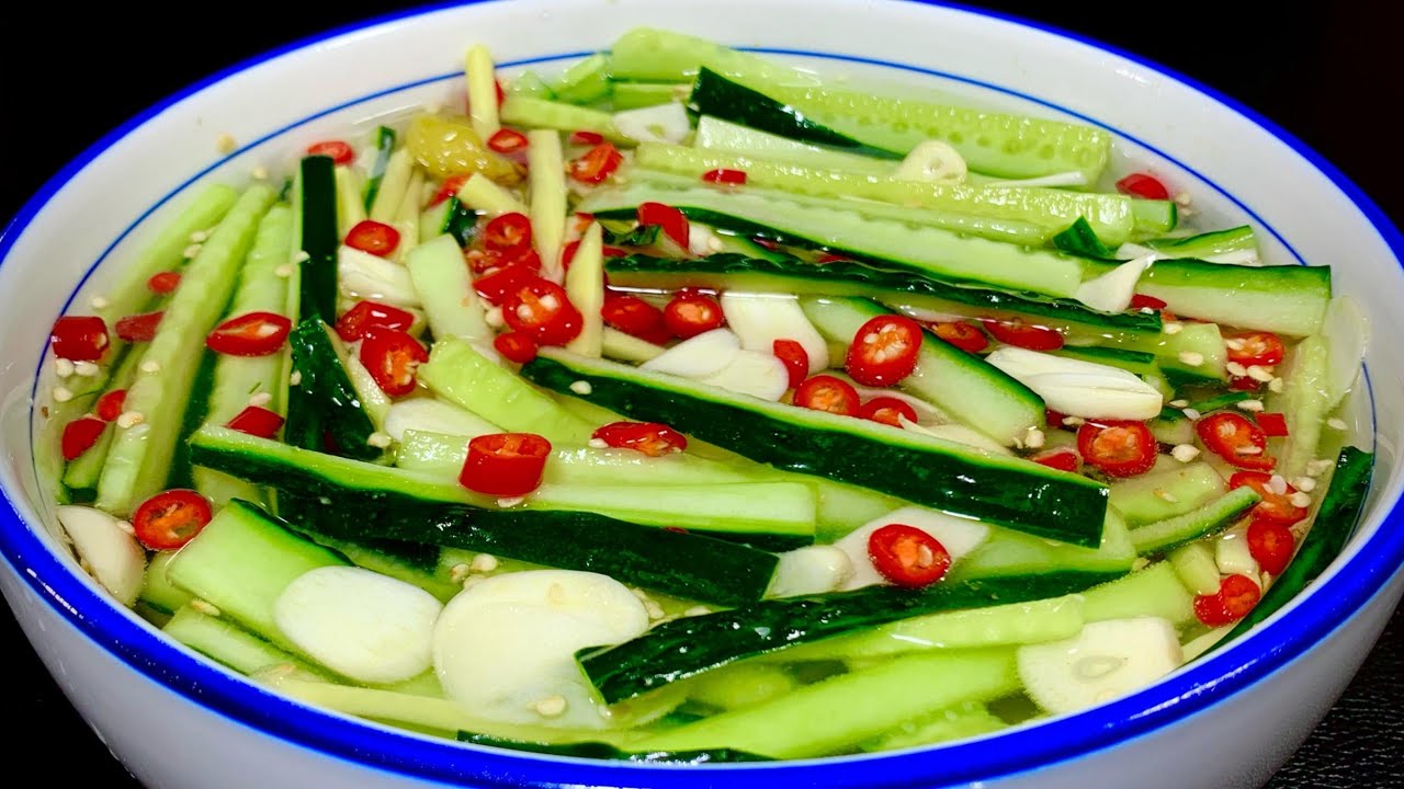 Бабушка 40 лет хранила секретный рецепт маринованных огурцов, они сладкие и