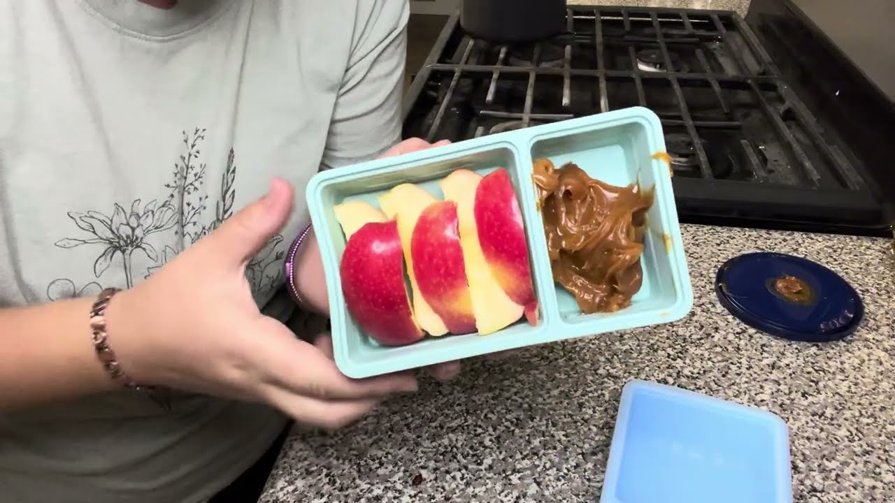 mom-approved- Reusable Silicone Snack Containers with Clear Lids, Leakproof Bento Snack Box