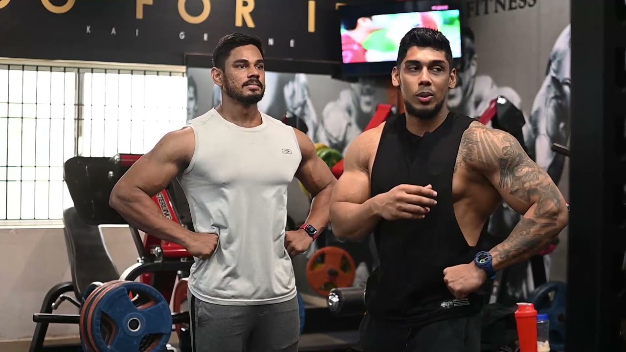 Men's Physique Posing session in Team PowerHouse