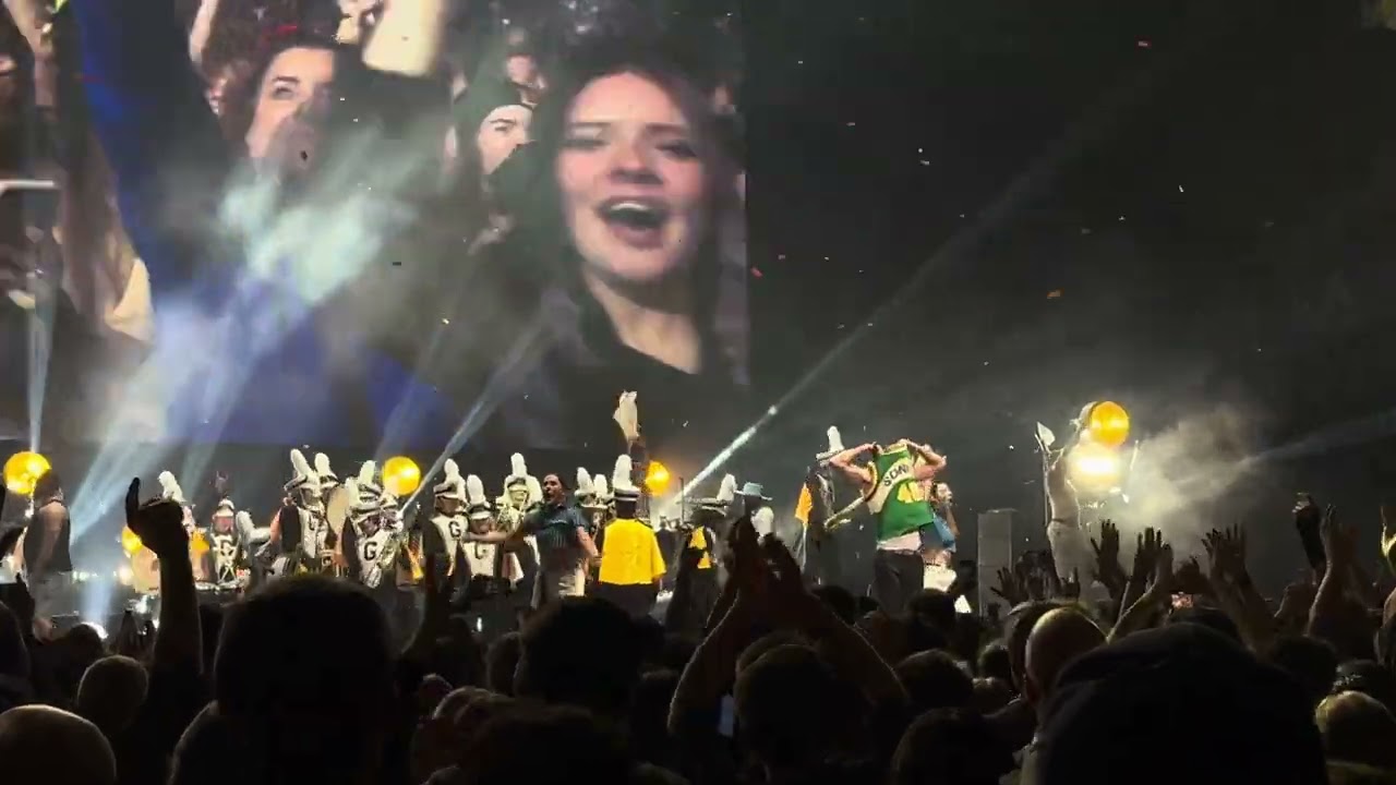 Can't Hold Us - Macklemore Live at The Climate Pledge Arena in Seattle 12/22/2023