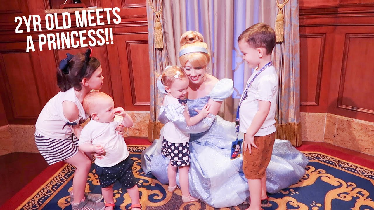 2YR OLD MEETS A PRINCESS AT DISNEY WORLD (her first time) - DISNEY DAY 1 (2020)