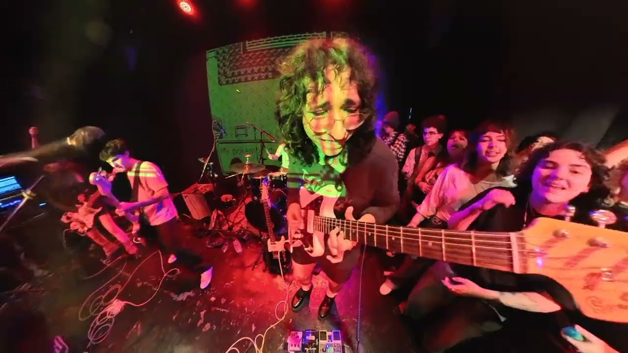 Nunca Pasa Nada - Caries (En vivo Bloody Valentine) Casa Clown
