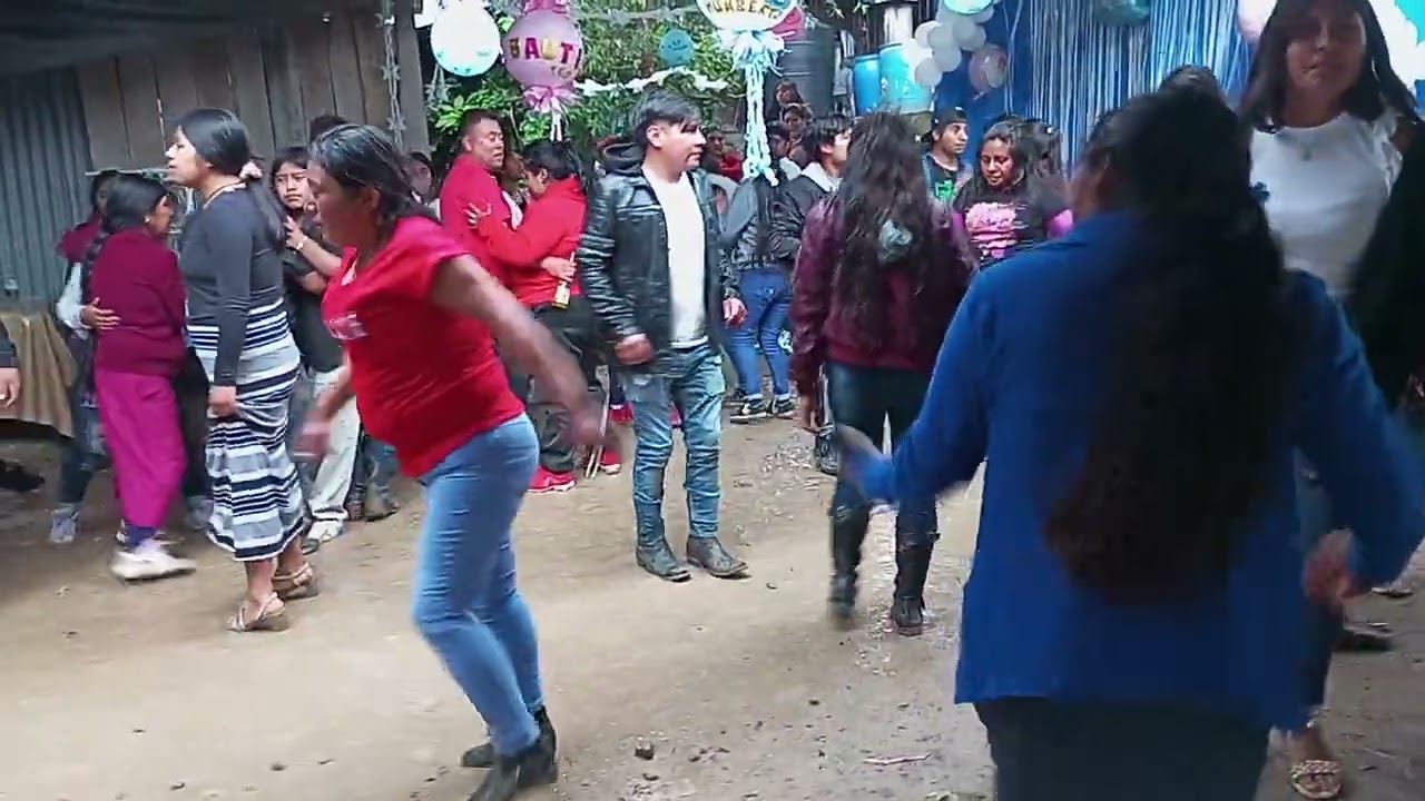 El nuevo resplandor musical  celebrando bautizo con la familia Santiago Ruiz. 30 de julio del 2024