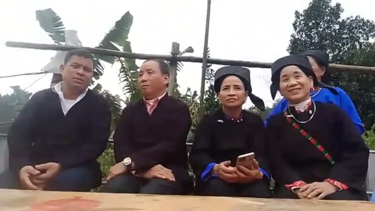 Tháng giêng các anh chị đến nhà nhau chơi giao lưu hát dân ca đối đáp hay lắm 